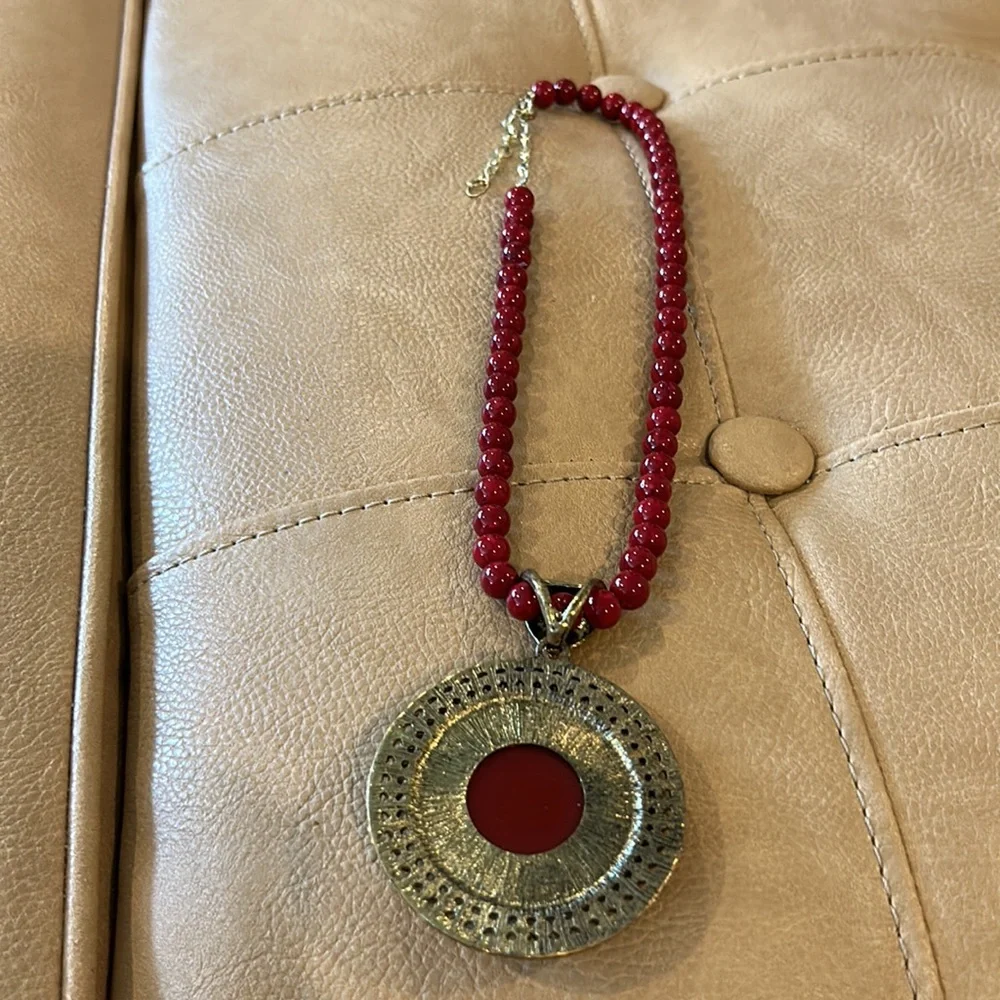 Vintage large medallion with red beaded necklace costume jewelry - Picture 2 of 6